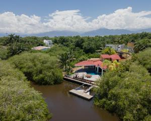 una vista aerea di una casa su un fiume di Beach Access, Sleeps 9 Adults, Private Heated Pool, Boat Dock, Villa Calaveras a Nuevo Vallarta