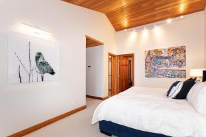 Gallery image of Luxury 5 Bedroom Blueberry Chalet in Whistler