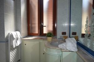 Et badeværelse på La Finestra sul Mare