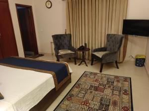 A television and/or entertainment centre at Hotel Gulberg Grand