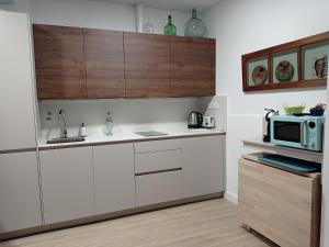 Kuchyňa alebo kuchynka v ubytovaní Kiana Loft, La Casa del Parral + 19 fotografií