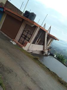 El edificio en el que está la habitación en casa particular