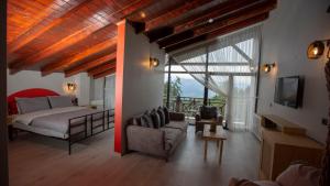 A bed or beds in a room at İspendam Tess Otel