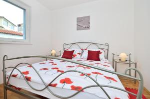 Postel nebo postele na pokoji v ubytování Apartments Nautilus