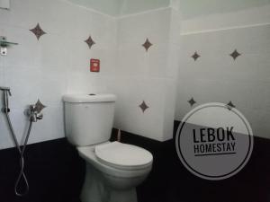 Ванная комната в LEBOK HOMESTAY AIRPORT KUANTAN