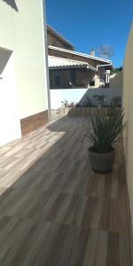 a patio with a potted plant on a house at GUARAJUBA LAKE MASTER in Guarajuba