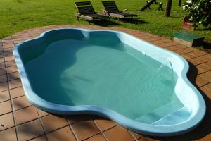 a blue tub sitting on top of a brick patio at Casa da Posta de Valmaior in Boiro