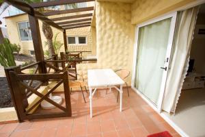 A balcony or terrace at Book Jet - HIBISCUS BEACH FRONT