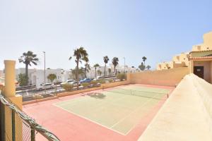 Tennis and/or squash facilities at Book Jet - HIBISCUS BEACH FRONT or nearby