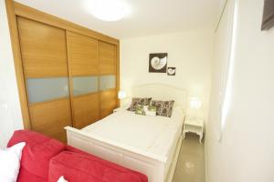 A bed or beds in a room at Book Jet - HIBISCUS BEACH FRONT
