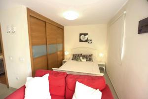 A bed or beds in a room at Book Jet - HIBISCUS BEACH FRONT