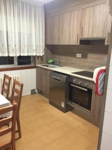 A kitchen or kitchenette at A CASA DE TOXO