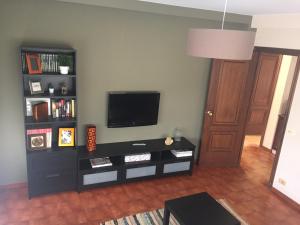 A television and/or entertainment centre at A CASA DE TOXO