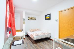 Ένα ή περισσότερα κρεβάτια σε δωμάτιο στο Rooms Young People Only, Soho CityCenter