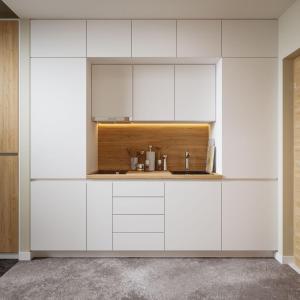 cocina con armarios blancos y encimera en LikeDaheim Apartments, en Rosbach vor der Höhe
