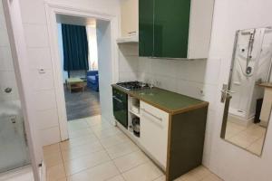 A kitchen or kitchenette at Appartement Belvedere Wien