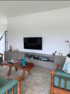 TV a/nebo společenská místnost v ubytování Casa Milagres do Rio + 26 fotografií