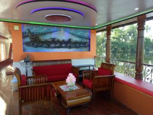Posezení v ubytování Marari houseboat