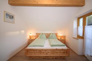מיטה או מיטות בחדר ב-Ferienappartement Royer