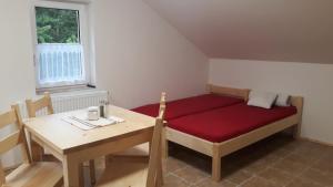 Posteľ alebo postele v izbe v ubytovaní apartmány U tety Hedy