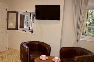 TV a/nebo společenská místnost v ubytování Casa del Guardés del Convento