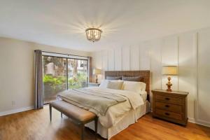 Ένα ή περισσότερα κρεβάτια σε δωμάτιο στο NEAR OCEAN VILLAS - Hilton Head's Best and Most Affordable Deluxe Villas Close to Beach