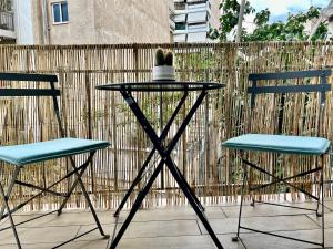 A balcony or terrace at B&B Boutique Two Bedrooms Apartments