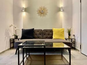 A seating area at B&B Boutique Two Bedrooms Apartments