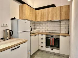 A kitchen or kitchenette at B&B Boutique Two Bedrooms Apartments