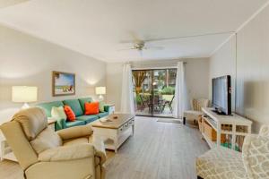 Μια τηλεόραση ή/και κέντρο ψυχαγωγίας στο NEAR OCEAN VILLAS - Hilton Head's Best and Most Affordable Deluxe Villas Close to Beach