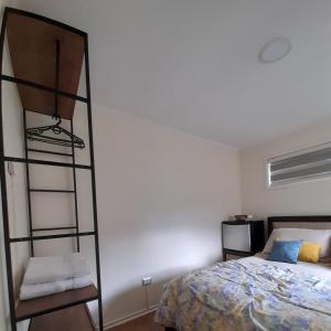 Postel nebo postele na pokoji v ubytování habitac privada Bed n Bkf Patagonia Norte - Puerto Varas Homestay - BnB Plus