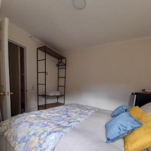 Postel nebo postele na pokoji v ubytování habitac privada Bed n Bkf Patagonia Norte - Puerto Varas Homestay - BnB Plus