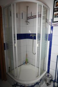 Bagno di Wohnstudio in umgebauter Scheune