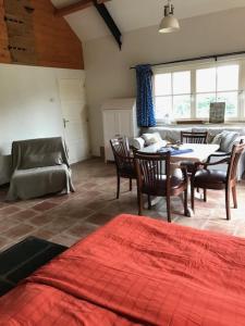 a room with a table and chairs and a living room at B&B Ool Inclusive in Roermond