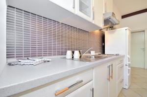 Kuchyň nebo kuchyňský kout v ubytování Apartments Nautilus