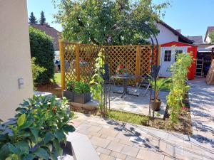 a patio with a table and some plants at Ferienwohnung Esther in Singen