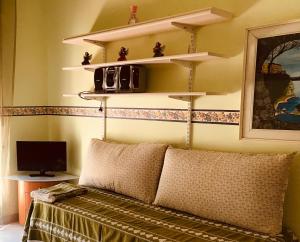 a room with shelves on the wall with a bed at Appartamento in centro in Crotone