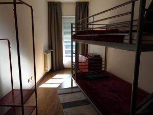Uma cama ou camas num quarto em Altavista Penthouse T2
