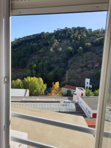 Uma vista geral da montanha ou uma vista da montanha a partir do apartamento