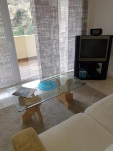 Uma televis�o e/ou sistema de entretenimento em Altavista Penthouse T2