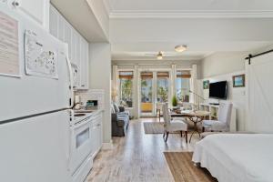 Kuchyň nebo kuchyňský kout v ubytování Sea You Soon condo + 66 fotografií