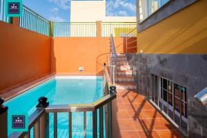 a swimming pool in a building with stairs at Inés Apartment, Montaña La Data in San Bartolomé de Tirajana