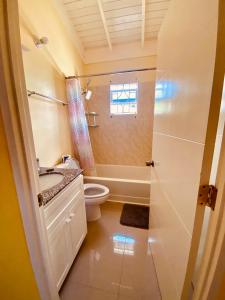 Vannituba majutusasutuses PARADISE VILLA SHAREd ONSITE PRIVATE POOL ONSITE GYM
