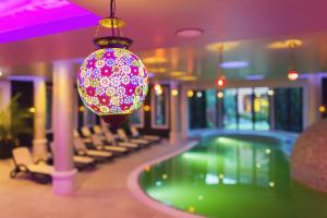 Bazén v ubytování Caramell Premium Resort Superior nebo v jeho okolí