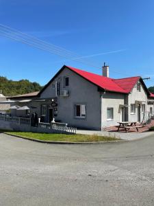 Byggingin sem heimagistingin er í