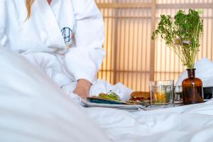 Makanan di atau berdekatan hotel