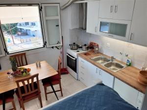 A kitchen or kitchenette at The eagle