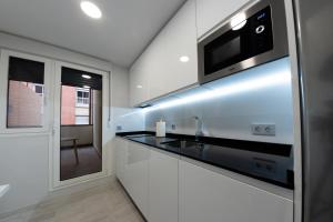 Kuchyňa alebo kuchynka v ubytovaní Apartamentos Palacio de Yolanda