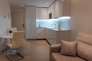 Kuchyňa alebo kuchynka v ubytovaní Apartamentos Palacio de Yolanda