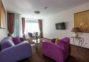 TV a/nebo společenská místnost v ubytování MEDEA Apartments by UPA